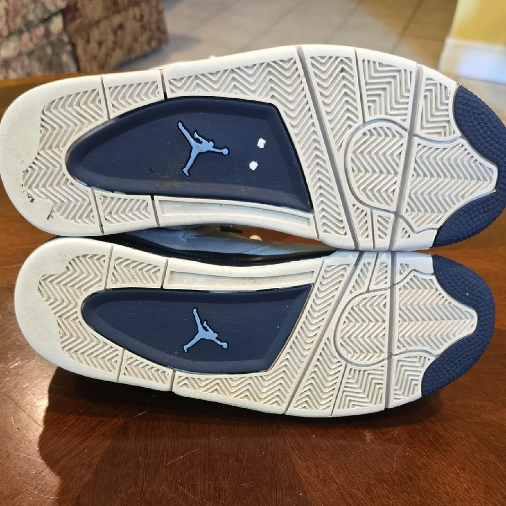Jordan White and Blue Sneakers Classic Design - Picture 8 of 10
